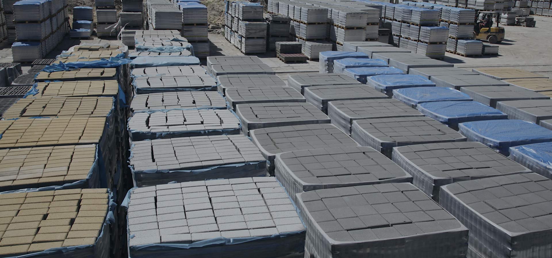 Finished products yard: paving slabs and precast concrete